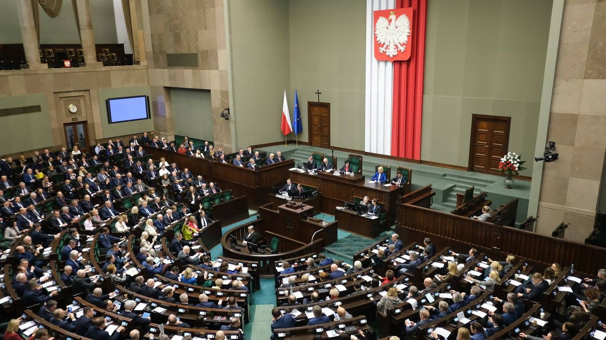 Polský Sejm v rezoluci podpořil přijetí Ukrajiny do NATO